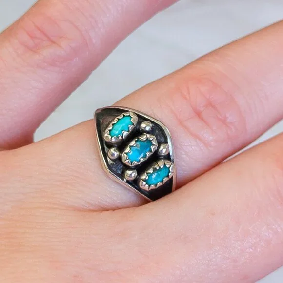 Sterling Silver Turquoise Trio Ring, Sz 5.25 — Southwest serrated bezel - Picture 9 of 13